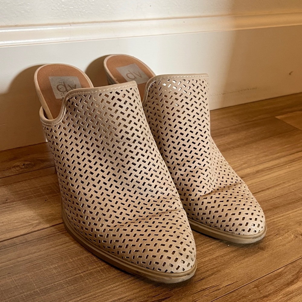 DV by Dolce Vita Women's Beige Perforated Clogs